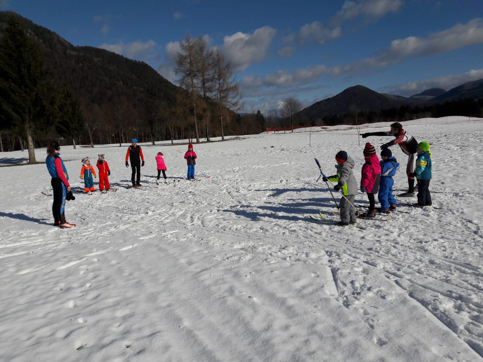 Gioco della bandierina con gli sci