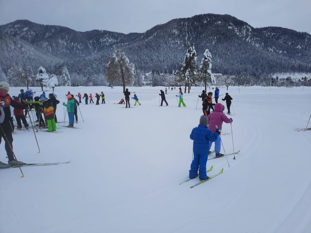 01 - Il gruppo dei bambini dopo la misurazione della temperatura