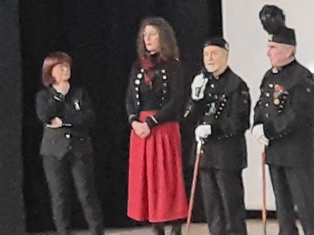 I rappresentanti dell'Associazione Minatori con la regista Anna Sandrini