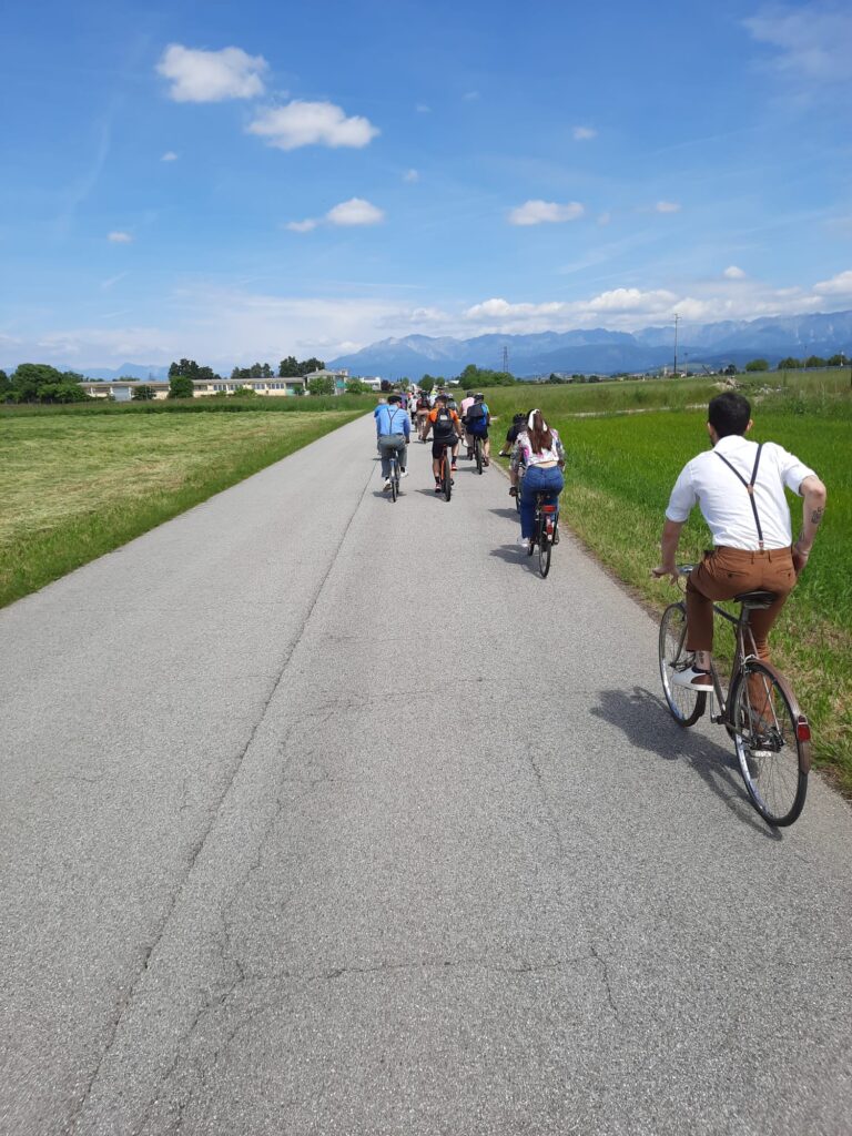 Sulla campagna di Remanzacco. Sullo sfondo. Cuarnan, Cjampòn, Bernadia e Musi.