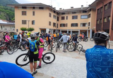 1 - Il gruppo delle biciclette muscolari alla partenza