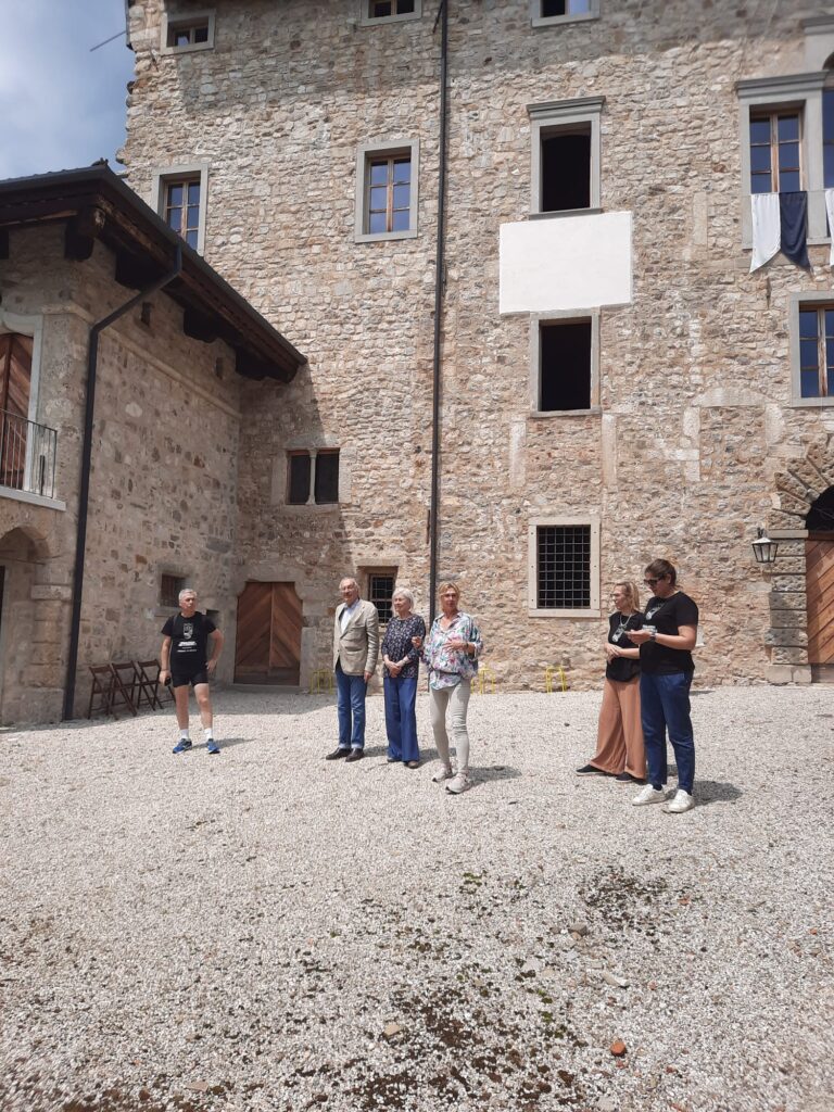 5 - Le spiegazioni al castello di Prampero