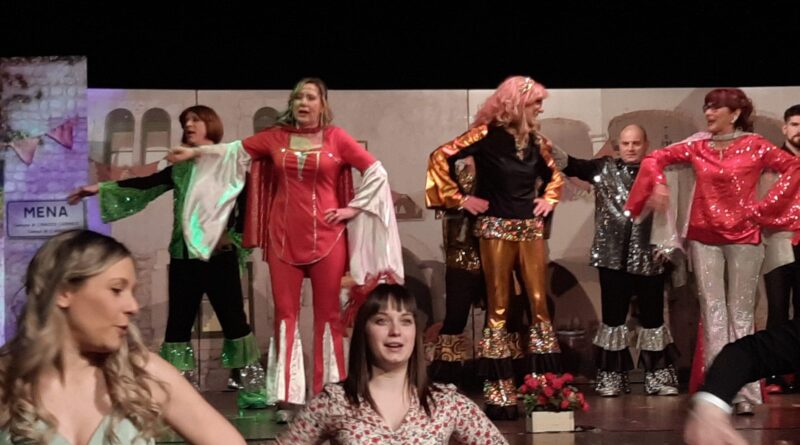 Grande successo per Mamma mia, ce spetacul!